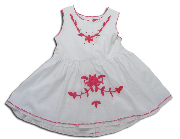 【子供服】花柄刺しゅう入りワンピース風ロングTシャツ(濠Me)ホワイト 【子供服】花柄刺しゅう入りワンピース風ロングTシャツ(濠Me)ホワイト